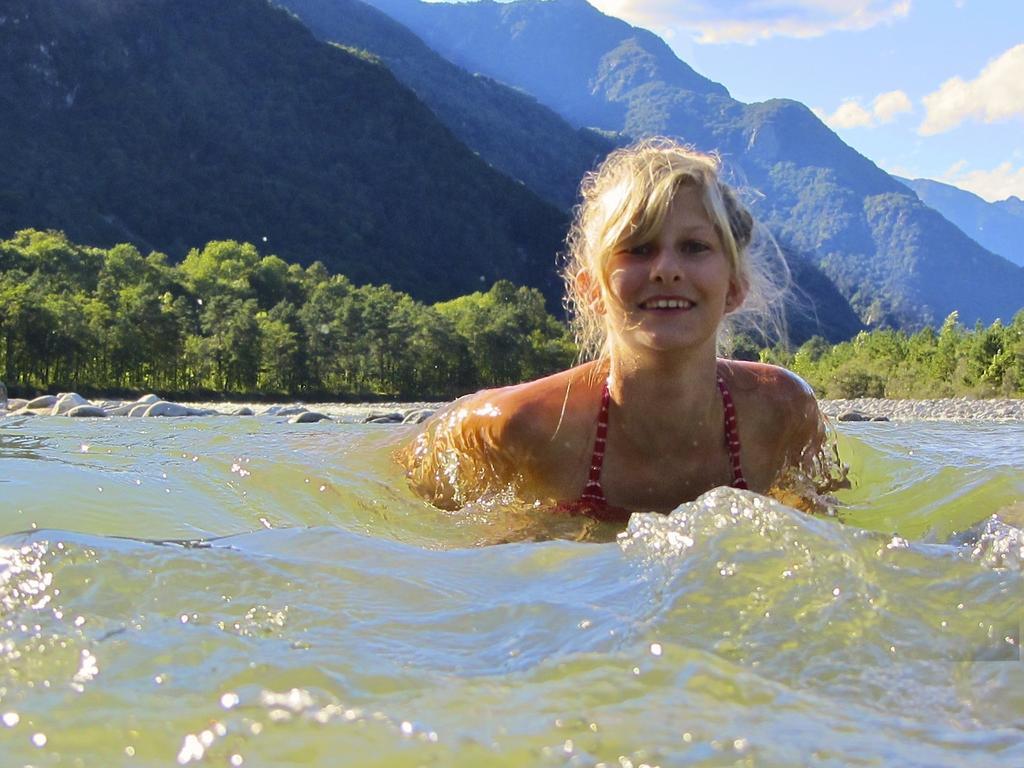 Baracca Backpacker Vandrarhem Aurigeno Exteriör bild